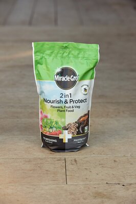 Miracle-Gro Nourish & Protect Slug
